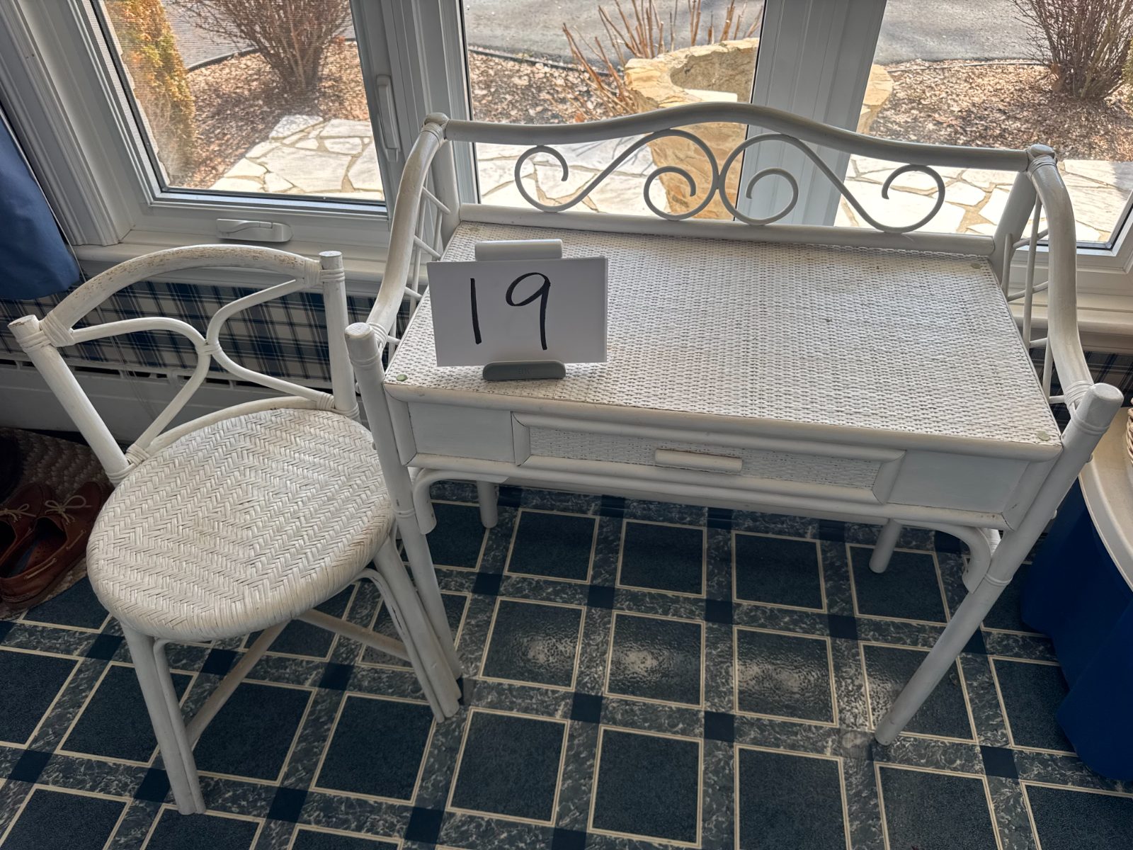 White Wicker Vanity & Stool thumbnail 5