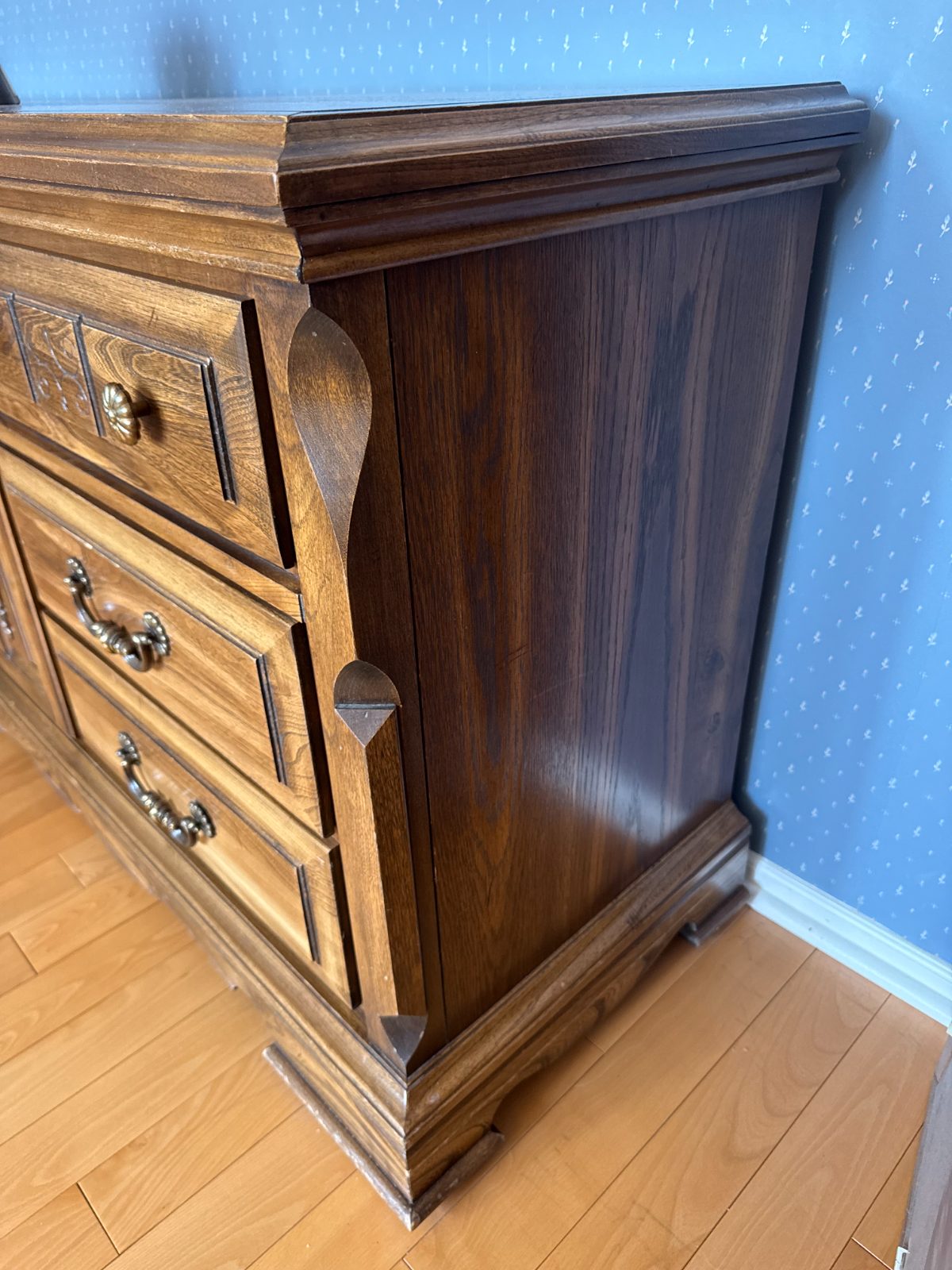 Ornate Lowboy Dresser w Mirror thumbnail 4