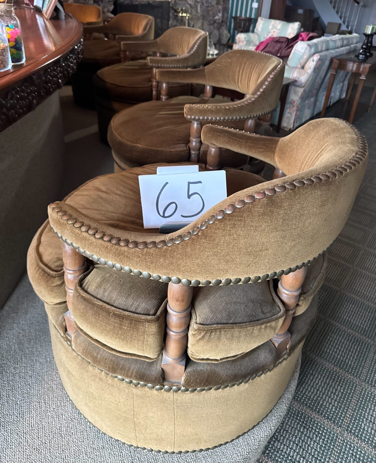 Swivel Captain's Tub Bar Chair thumbnail 2