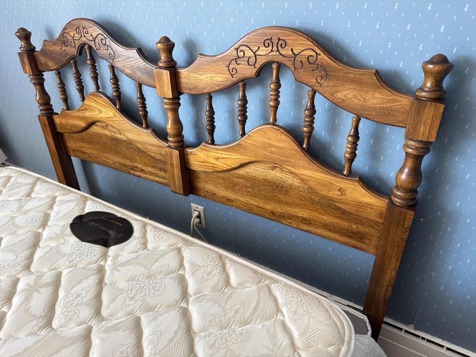 Ornate Queen Size Bed Frame Set thumbnail 3