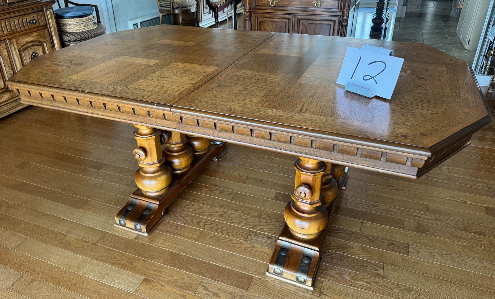 Expandable Dining Room Table thumbnail 3